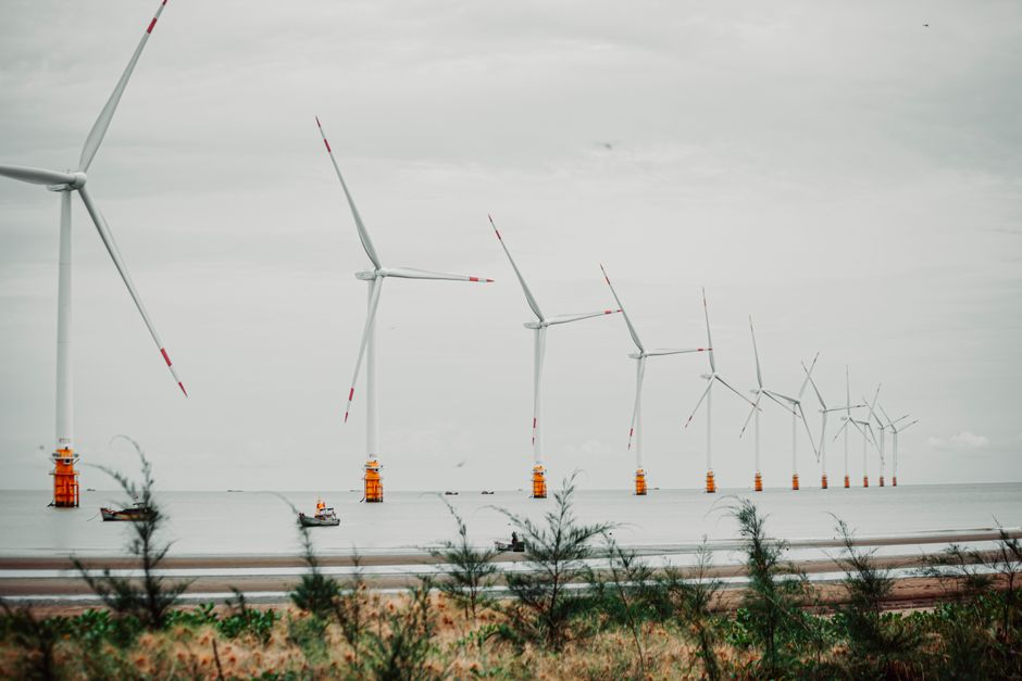 洋上風力発電(挿絵写真)